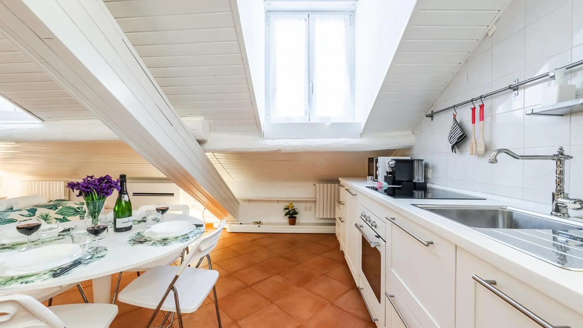 The White Jungle - San Babila Attic Apartment Milan Italy