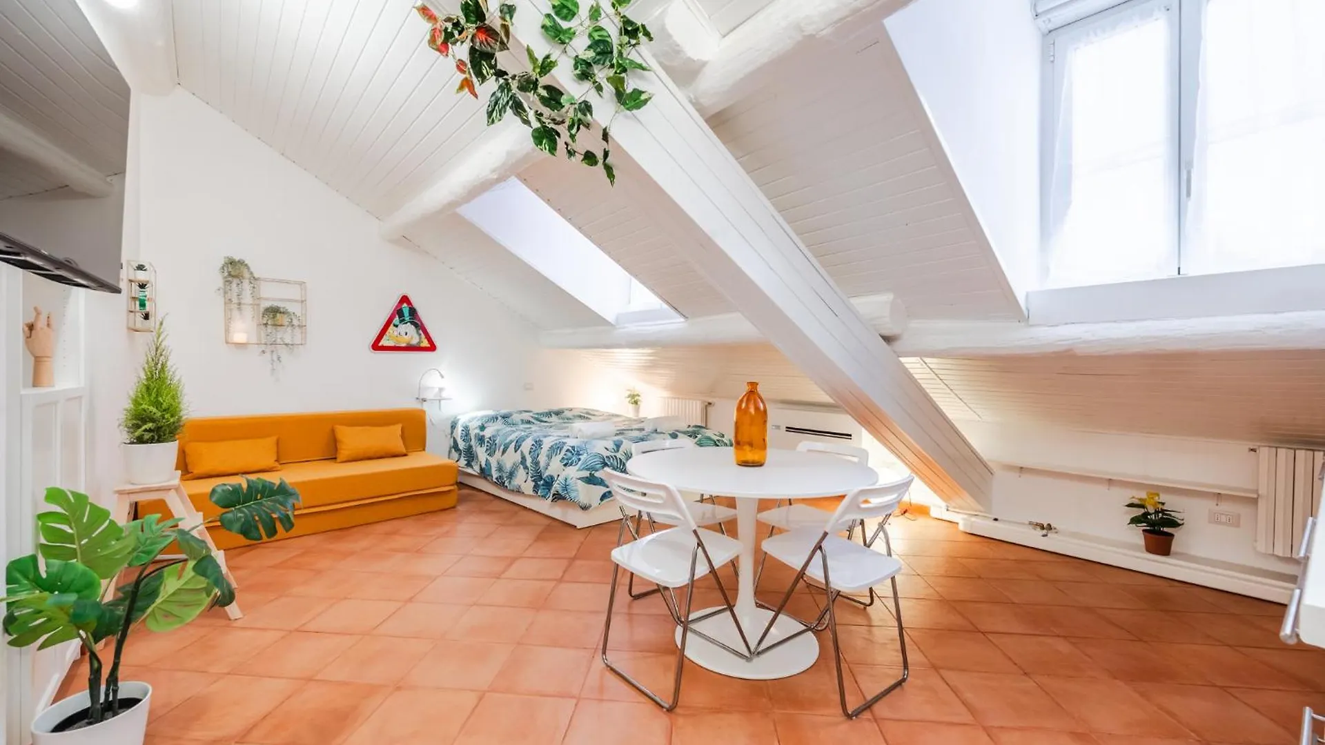 The White Jungle - San Babila Attic Apartment Milan